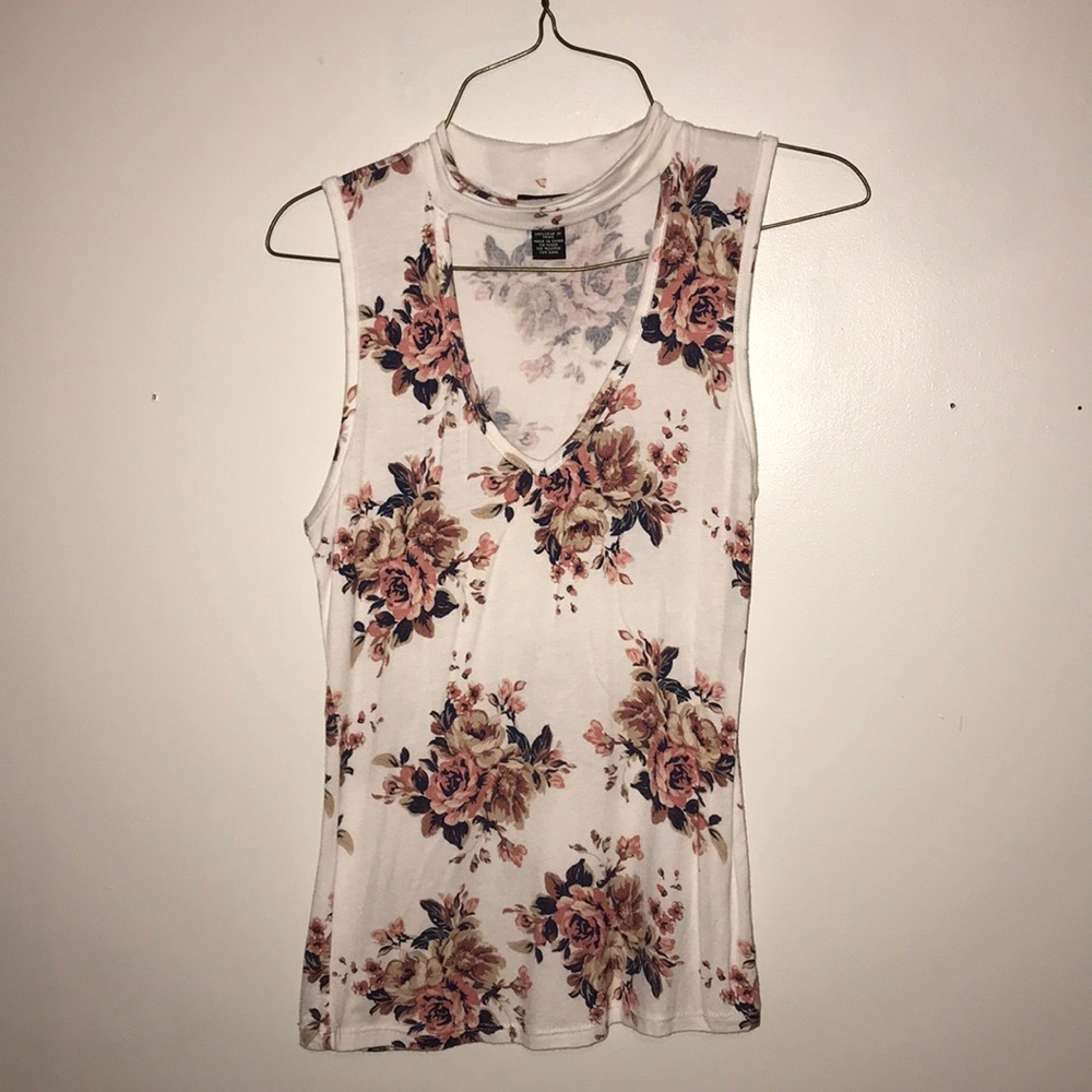 V-cut tank | never worn